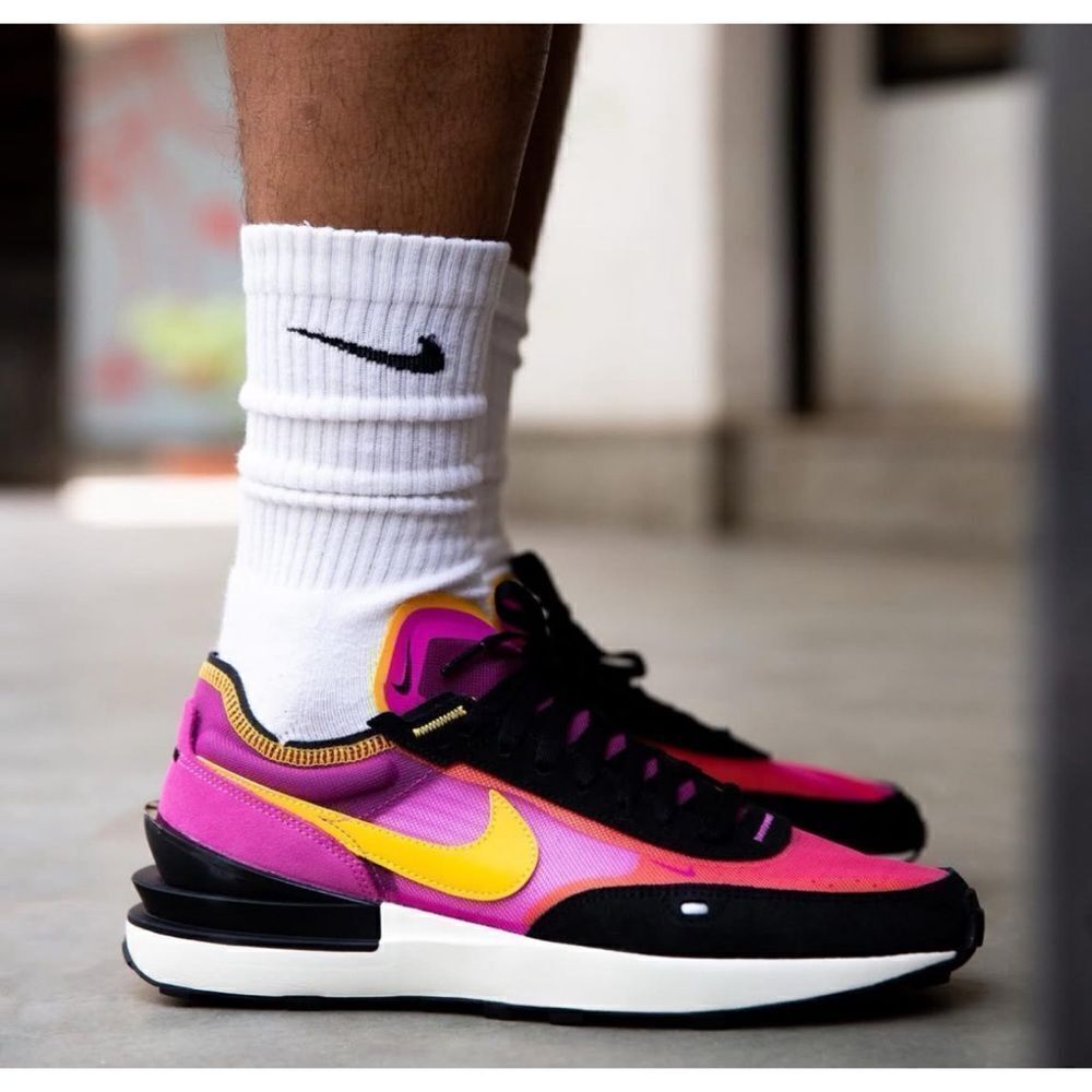 Nike Waffle One Active Fuchsia Mens Sneakers Size 6.5 / Pristine